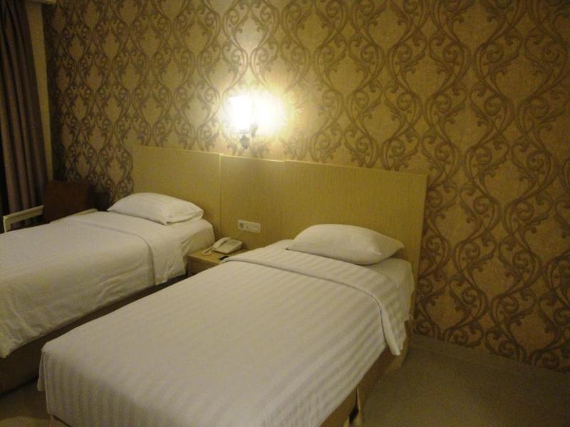 Ramayana Hotel Makassar Exterior photo